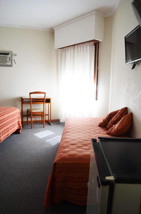 Hotel Huemul General Roca Eksteriør bilde
